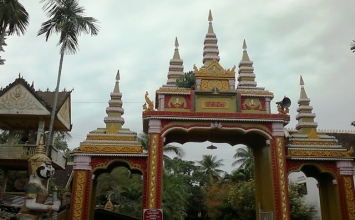 Tham quan chùa Si Mương- ngôi chùa thiêng nhất nước Lào